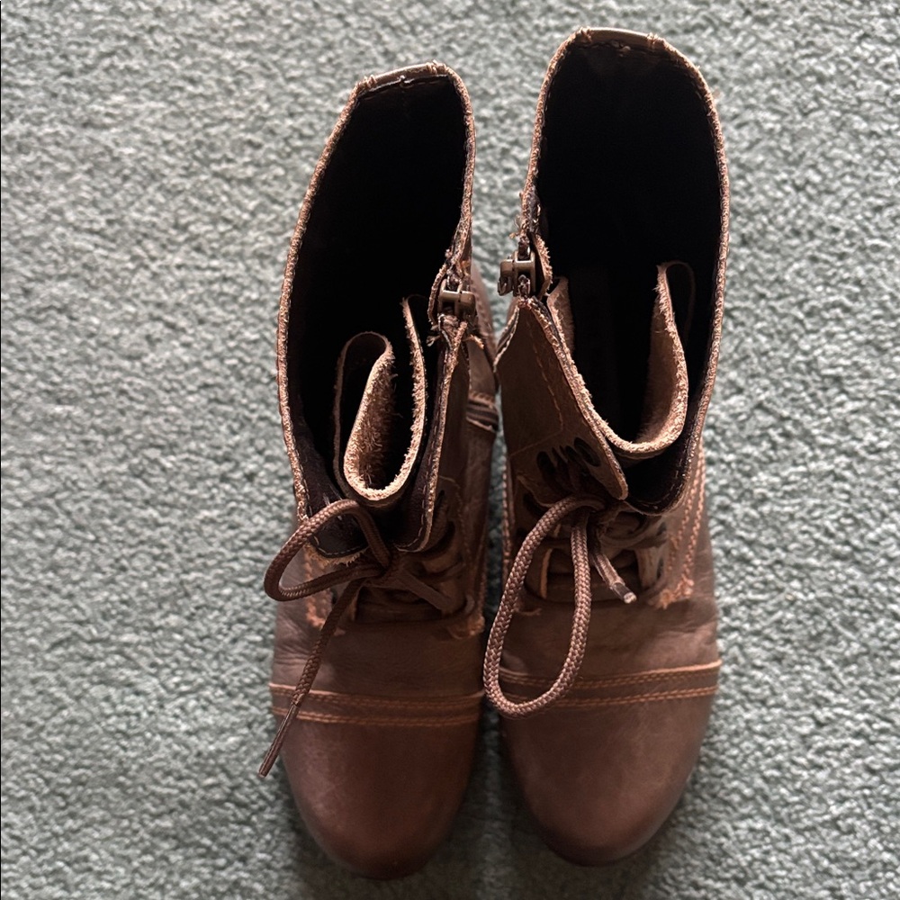 🎵These boots were made for walking 🎵 - Picture 12 of 15